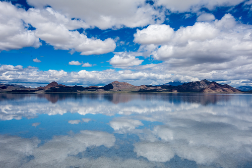 ボンネビル塩原はアメリカのウユニ塩湖 アメリカ ミステリーレイクの生きた化石アルテミアとは Wiki情報やインスタ画像あり J1トラベラー